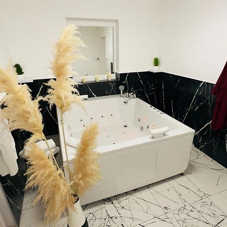Hedonist Spa Jacuzzi Sarajevo Free Parking Buitenkant foto