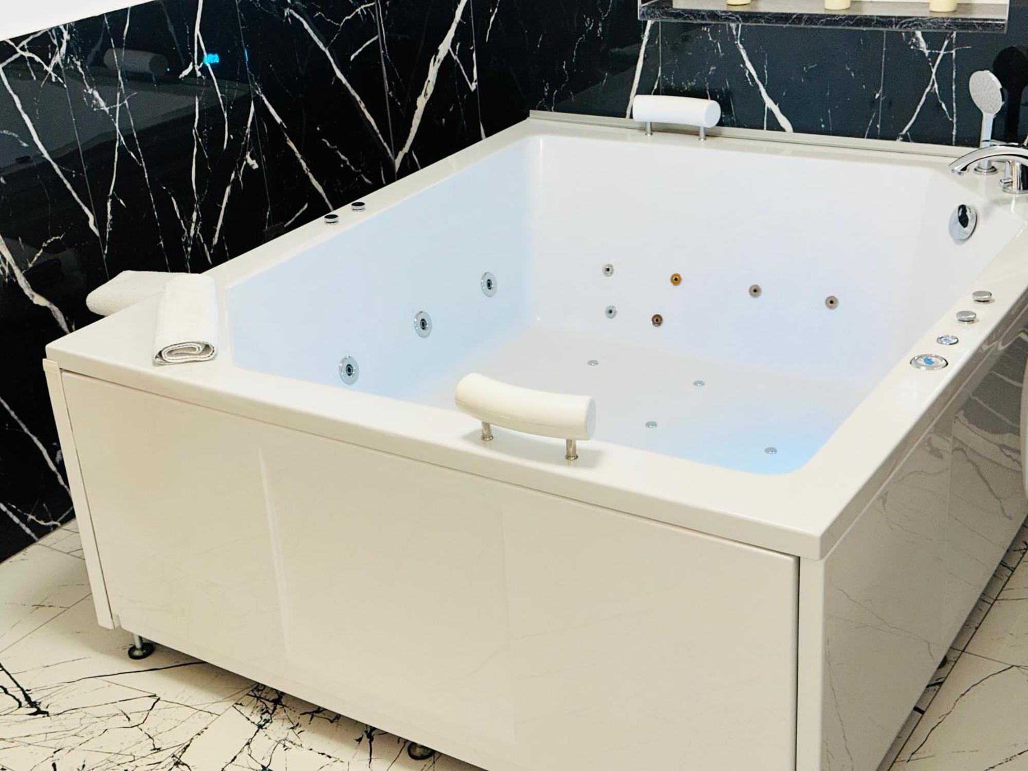 Hedonist Spa Jacuzzi Sarajevo Free Parking Buitenkant foto
